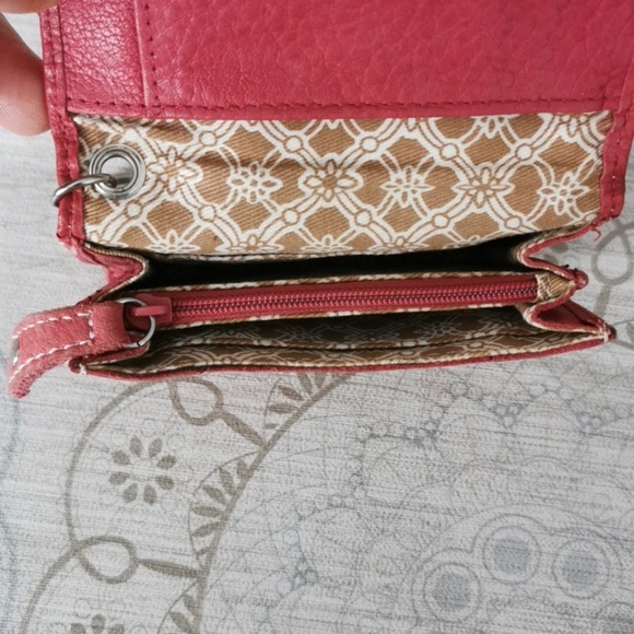 Fossil Red Leather Wallet with Keychain - Picture 4 of 6